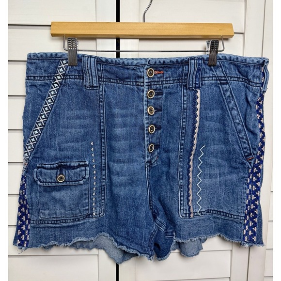 Anthropologie Pilcro The Wanderer Boho Embroidered Denim Shorts Women's Size 33 - Picture 2 of 16